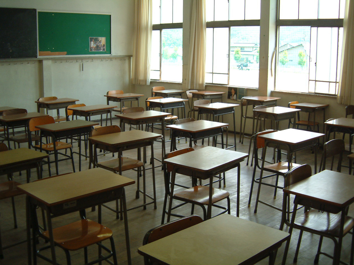 Japanese_high_school_classroom